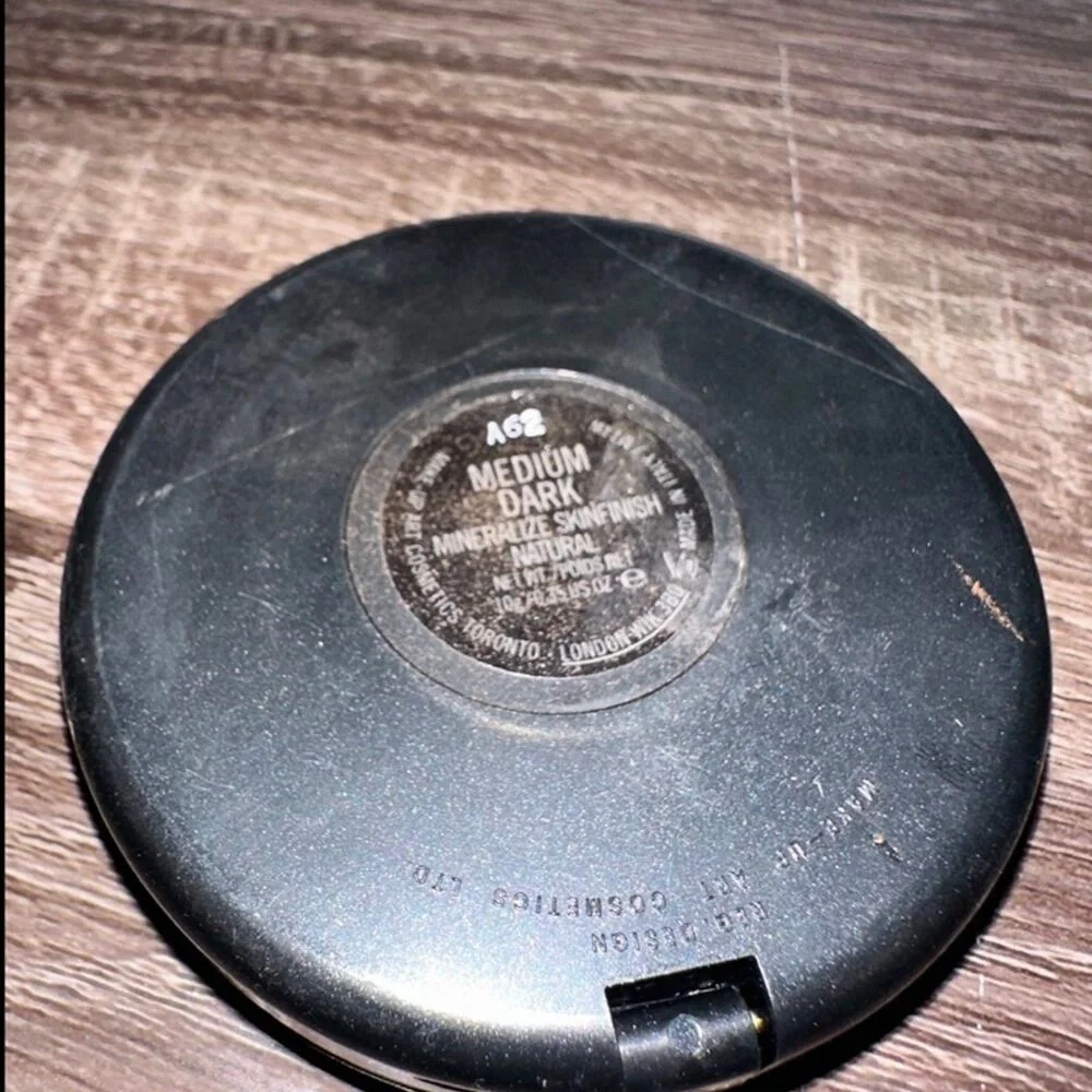 MAC Cosmetics‎ medium dark MINERALIZE SKINFINISH NATURAL